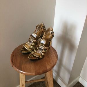 BCBG leather faux snakeskin heels size 8